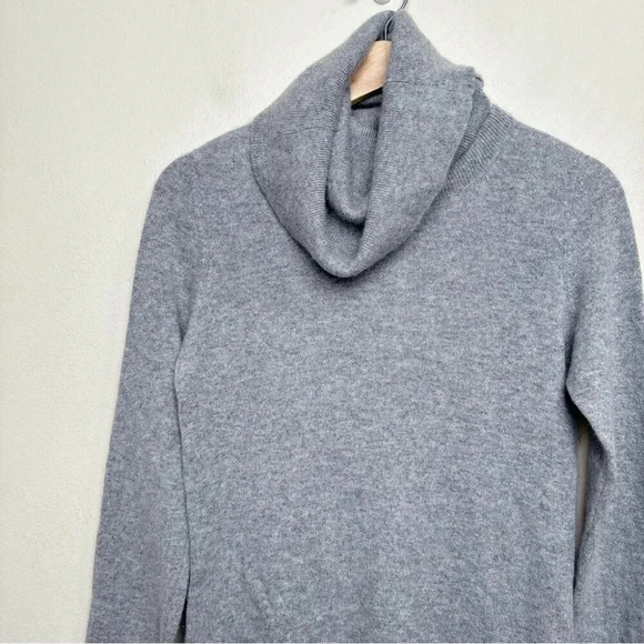 Michael Michael Kors Womens Small Turtle Neck Cashmere Grey  Sweater - Picture 8 of 15